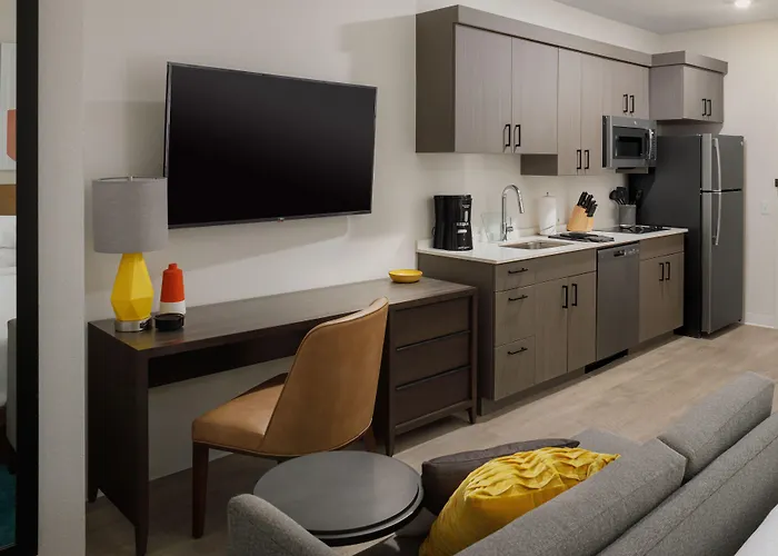 Hotel Waterwalk Extended By Wyndham N Happy Valley 3*